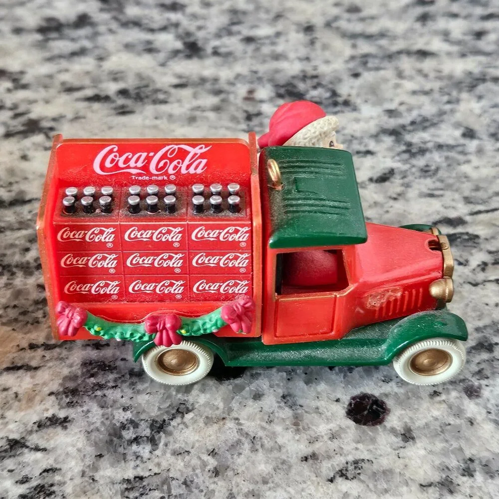 RARE ENESCO COCA COLA COKE BOTTLE SANTA DRIVER TRUCK CHRISMTAS HOLIDAY ORNAMENT